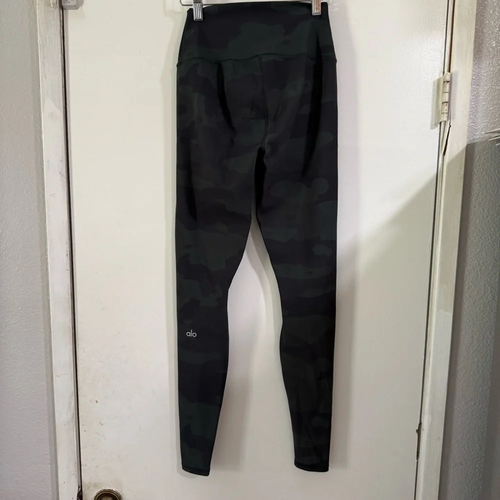AloCamo High-Waisted Leggings